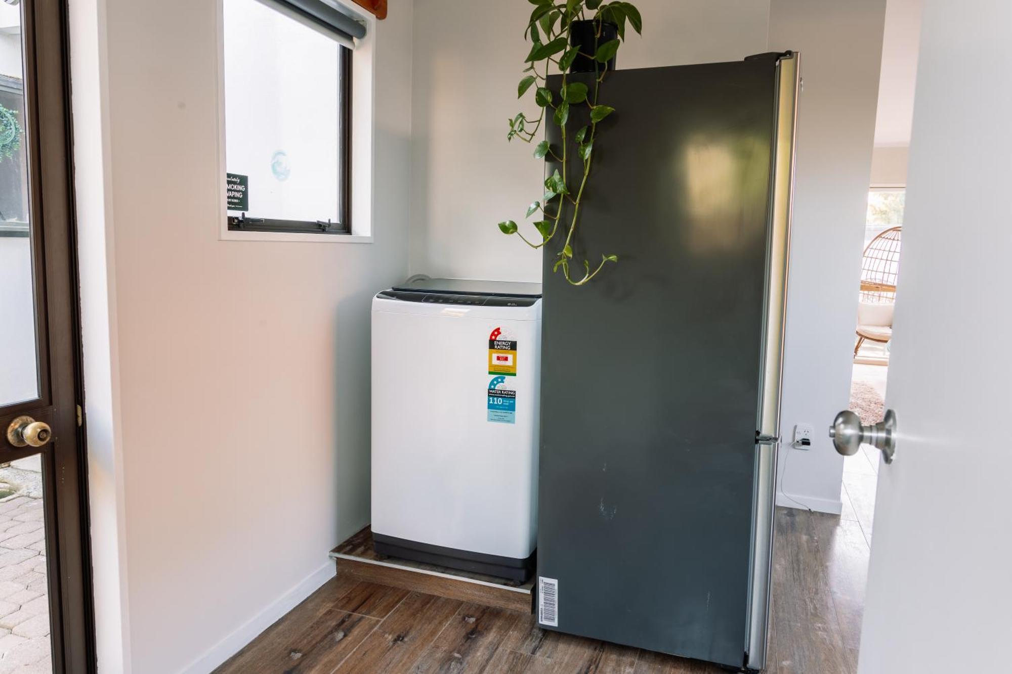 Sandbar Views Beachside Retreat - 100M From The Beach & Pets Welcome Papamoa Exterior photo